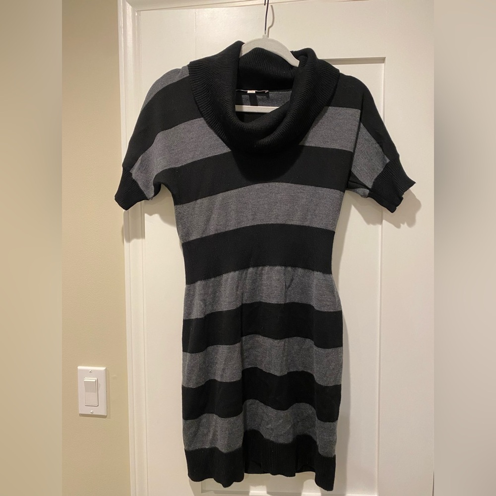 LOFT Black and Gray striped Knit Woman’s Cozy Short sleeve Mini Dress Size XS